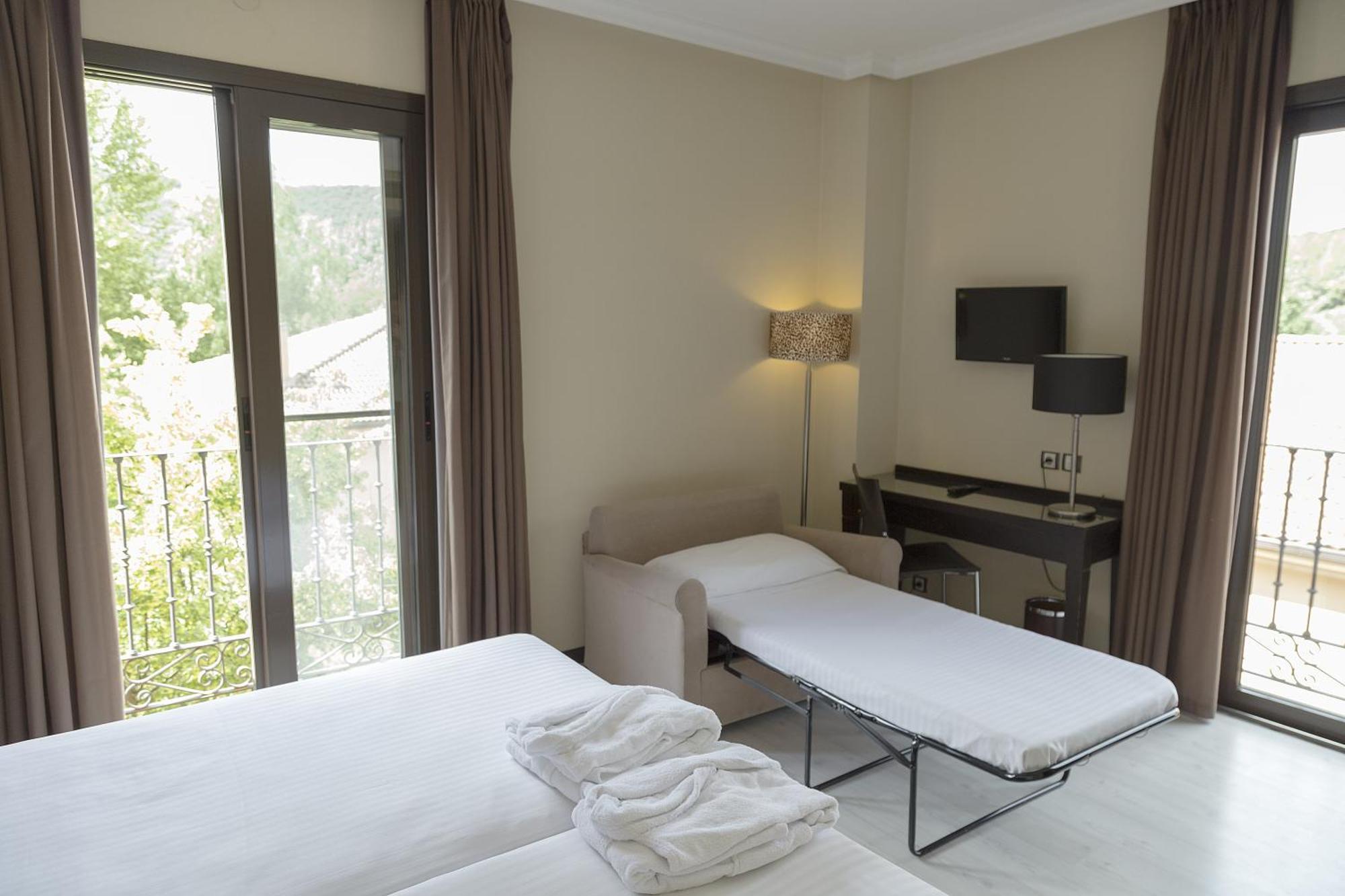 Hotel Real Balneario Carlos III Trillo Exterior photo