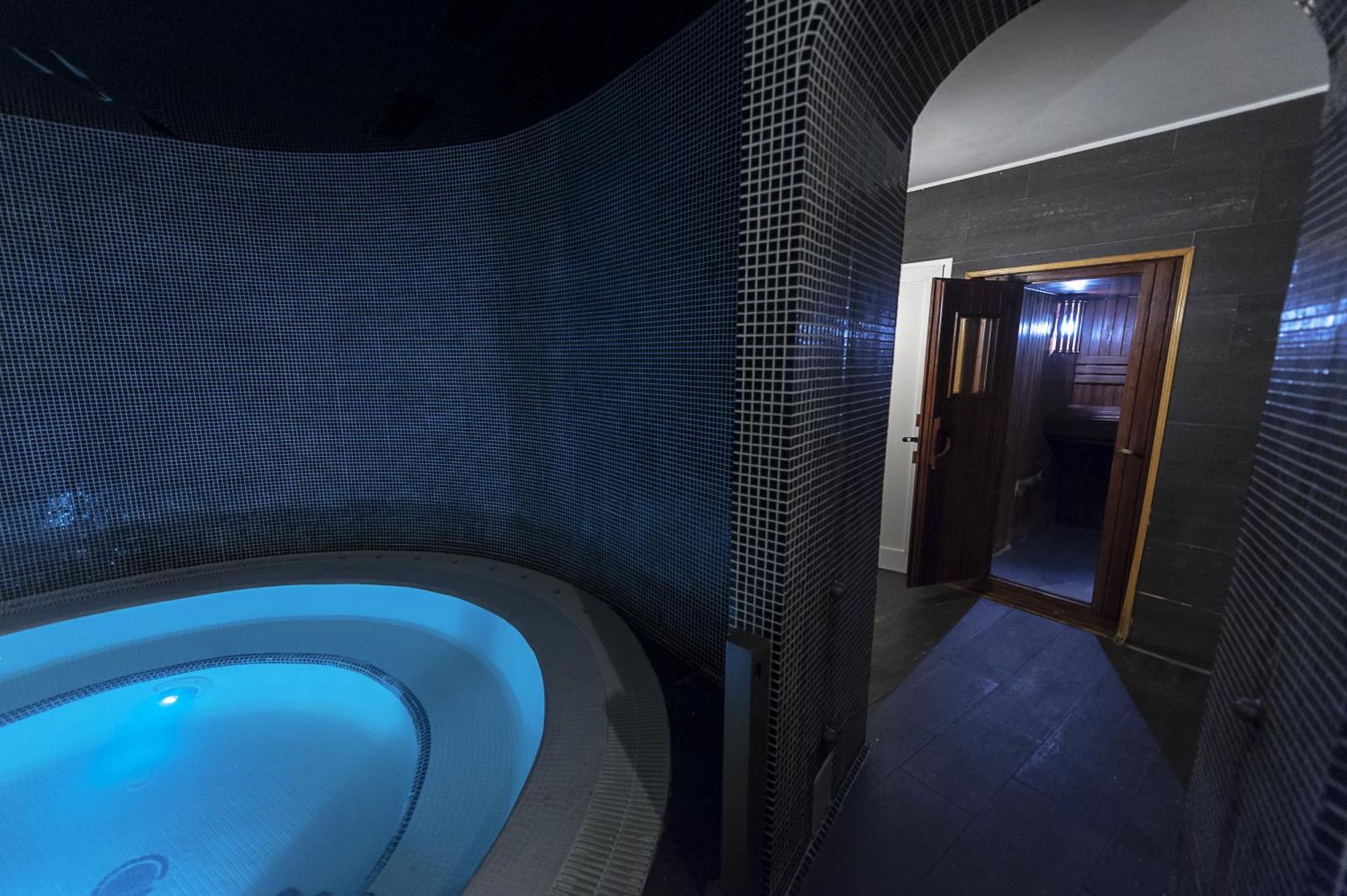 Hotel Real Balneario Carlos III Trillo Exterior photo